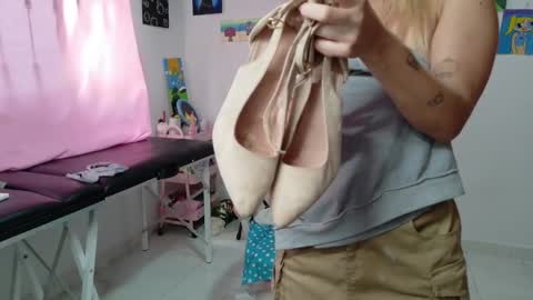 Mia online show from January 2026 05:16:01 PM