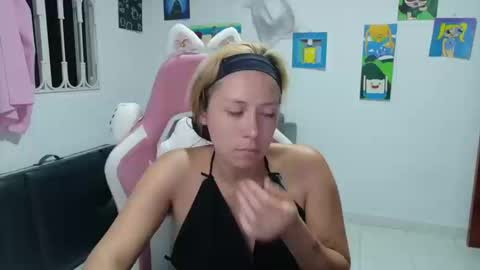 Mia online show from March 2026 11:19:02 PM