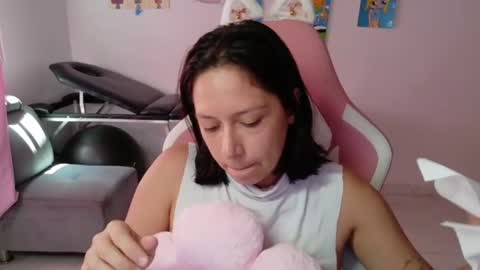 Snapshot of hot_mommymia chatting on June 2026 04:54:01 PM Mia online show from June 2026 04:54:01 PM