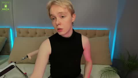 Snapshot of hot_twinkboy chatting on February 2025 03:21:01 PM hot_twinkboy online show from February 2025 03:21:01 PM