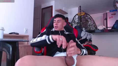 hot_twinks83 online show from October 2025 02:18:02 PM