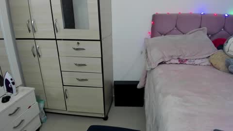 Snapshot of hotbbcwife chatting on January 2025 02:55:01 AM lesly and ander online show from January 2025 02:55:01 AM