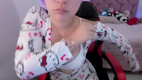 Snapshot of hotbbcwife chatting on May 2026 07:11:01 PM lesly and ander online show from May 2026 07:11:01 PM