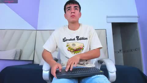 hotboy21_ online show from January 2026 03:34:02 AM