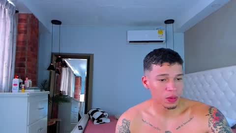 Snapshot of hotcrew_ chatting on October 2025 07:42:02 PM Hussain aaron and Ekko online show from October 2025 07:42:02 PM