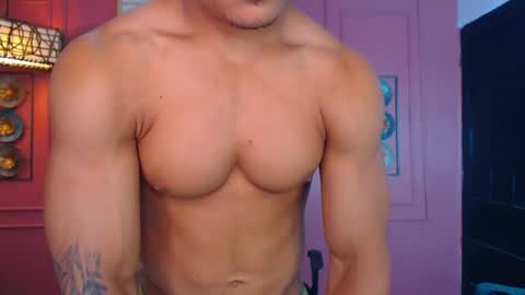 Snapshot of hotcrew_ chatting on June 2026 07:35:01 PM Hussain aaron and Ekko online show from June 2026 07:35:01 PM