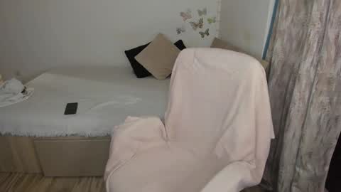 KRISS LUNA online show from October 2025 12:23:02 PM