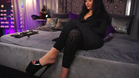 Snapshot of hotdesy_ chatting on December 2024 03:30:01 AM Mistress online show from December 2024 03:30:01 AM