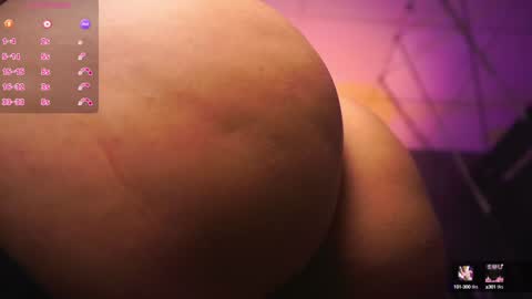 Snapshot of hotdesy_ chatting on December 2024 09:39:02 AM Mistress online show from December 2024 09:39:02 AM