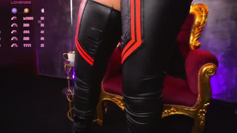 Snapshot of hotdesy_ chatting on February 2025 03:20:01 AM Mistress online show from February 2025 03:20:01 AM