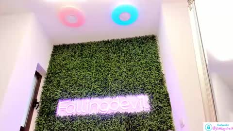 hotfallingdevil online show from February 2025 12:47:01 PM