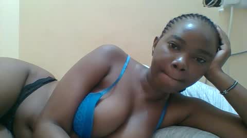 Queen online show from November 2025 06:18:02 AM