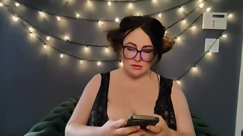 hothousewife333 online show from April 2026 03:05:01 PM