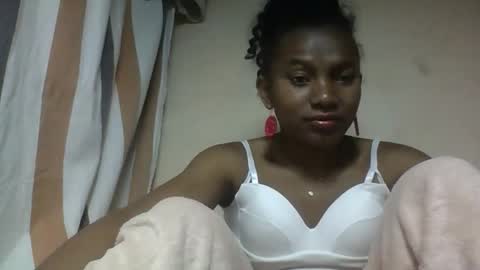 Snapshot of hotiesveronique chatting on September 2025 06:13:01 AM veronique online show from September 2025 06:13:01 AM