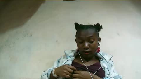 Snapshot of hotiesveronique chatting on September 2025 08:35:02 PM veronique online show from September 2025 08:35:02 PM