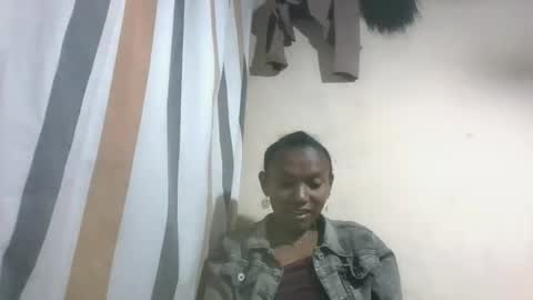 Snapshot of hotiesveronique chatting on October 2025 04:19:02 PM veronique online show from October 2025 04:19:02 PM