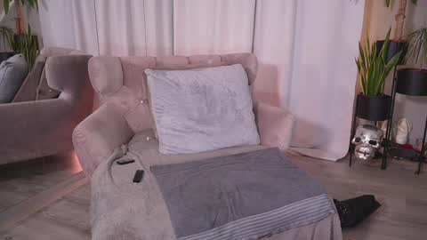 hotmilfbitch online show from February 2025 03:00:02 AM