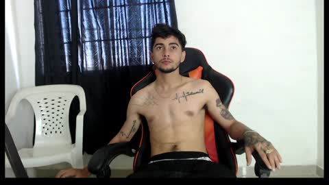 Snapshot of hotsteel420 chatting on January 2025 01:44:02 PM hotsteel420 online show from January 2025 01:44:02 PM