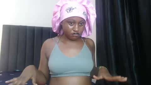 Snapshot of hottie_ebonie chatting on July 2026 10:39:02 PM Ella online show from July 2026 10:39:02 PM