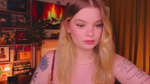 Snapshot of hottie_jane chatting on September 2025 07:19:02 PM Jane online show from September 2025 07:19:02 PM