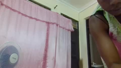 hottie_mammy online show from December 2025 05:45:02 AM