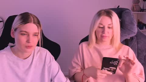 Nessie and Jessie online show from January 2025 12:41:02 PM