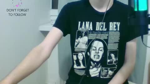 Snapshot of houdenni chatting on February 2025 07:59:02 PM twinkie online show from February 2025 07:59:02 PM