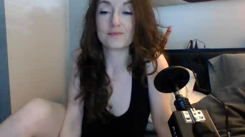 housewifeelle online show from April 2026 08:33:01 PM