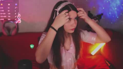 Mia online show from October 2025 05:21:02 PM