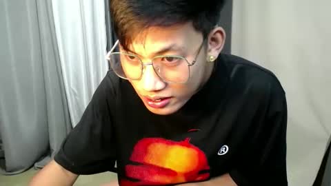 hugecockjames09 online show from October 2025 12:45:02 PM