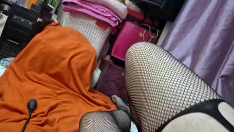 hugedick2469 online show from December 2024 01:02:01 AM