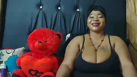 Snapshot of humongoustitss500929 chatting on October 2025 03:56:01 AM humongoustitss500929 online show from October 2025 03:56:01 AM