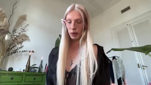 Alice help me reach 100 likes  online show from May 2026 05:09:01 PM