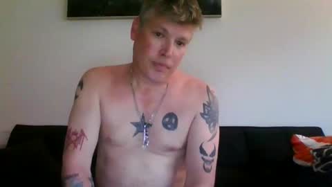 hunginhville2347 online show from April 2026 11:58:01 PM