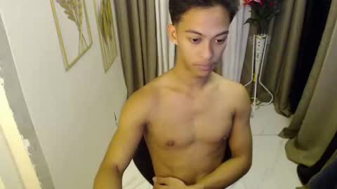 Snapshot of hunk_edward chatting on April 2026 12:19:02 AM hunk_edward online show from April 2026 12:19:02 AM