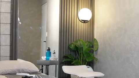 hunk_ryan online show from March 2025 12:42:02 PM