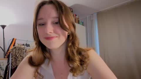 Snapshot of hunny_ines chatting on May 2026 05:20:02 PM Ines online show from May 2026 05:20:02 PM