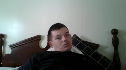 huntdog1221 online show from June 2026 07:18:02 PM