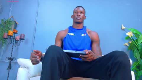 Hunter  online show from October 2025 07:18:01 PM