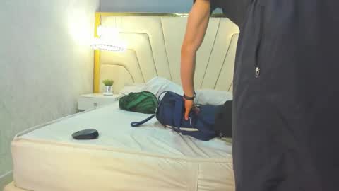 hunterheat_ online show from September 2025 11:24:01 AM