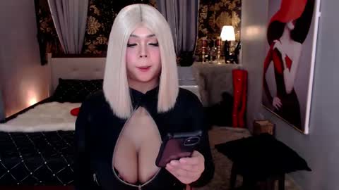 Snapshot of hunterxhuntress chatting on January 2025 12:19:02 PM HELLO HANNAH IS BACK online show from January 2025 12:19:02 PM
