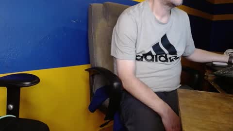 Snapshot of huskyguy chatting on December 2024 04:39:01 AM Huskyguy online show from December 2024 04:39:01 AM