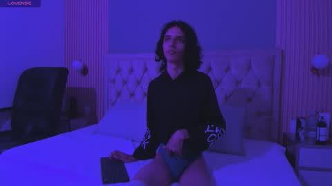 hxxyro online show from March 2026 07:21:02 PM