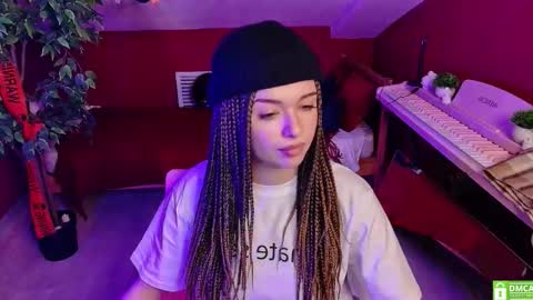 Snapshot of hypequeen_ chatting on November 2025 09:17:02 PM Julia online show from November 2025 09:17:02 PM