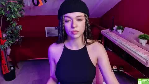 Snapshot of hypequeen_ chatting on November 2025 08:42:02 PM Julia online show from November 2025 08:42:02 PM