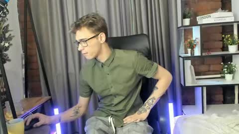 hyper_muse online show from April 2026 01:32:02 PM