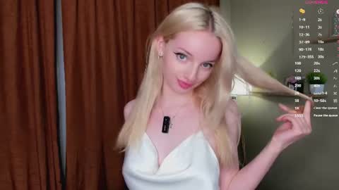 Snapshot of hypno_eyes_babe chatting on July 2026 04:02:01 PM Kate online show from July 2026 04:02:01 PM