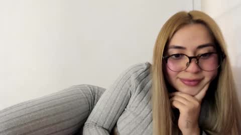 Hyun Joo online show from October 2025 08:27:02 PM