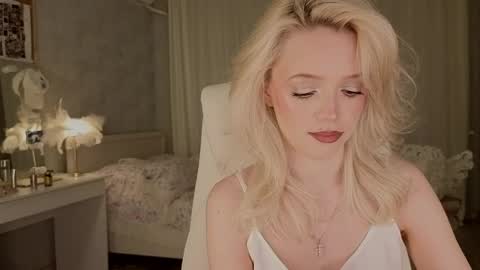 Joselle online show from April 2026 12:01:01 AM