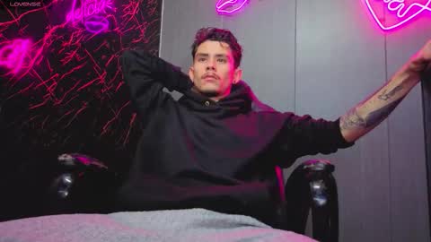 kelvis online show from November 2025 08:59:02 AM